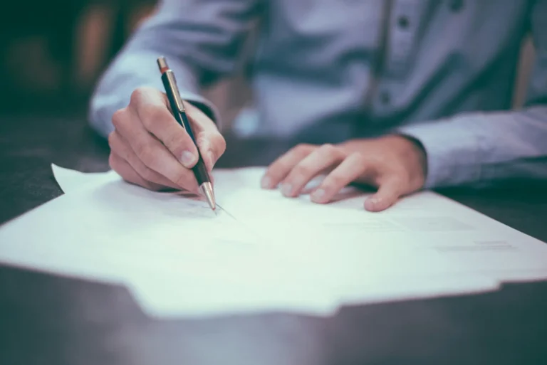 توقيع مستندات الشركة